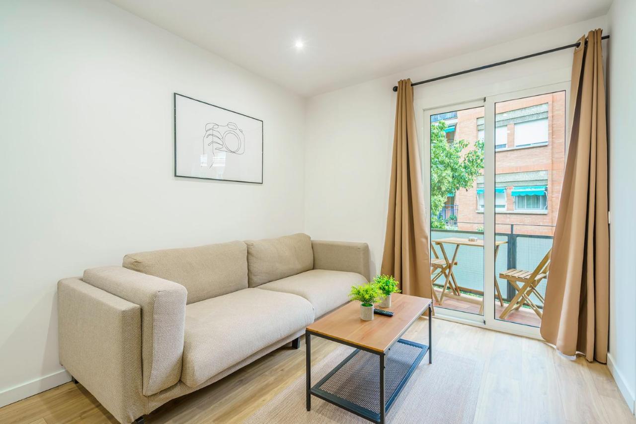 The White Flats Les Corts Apartment *