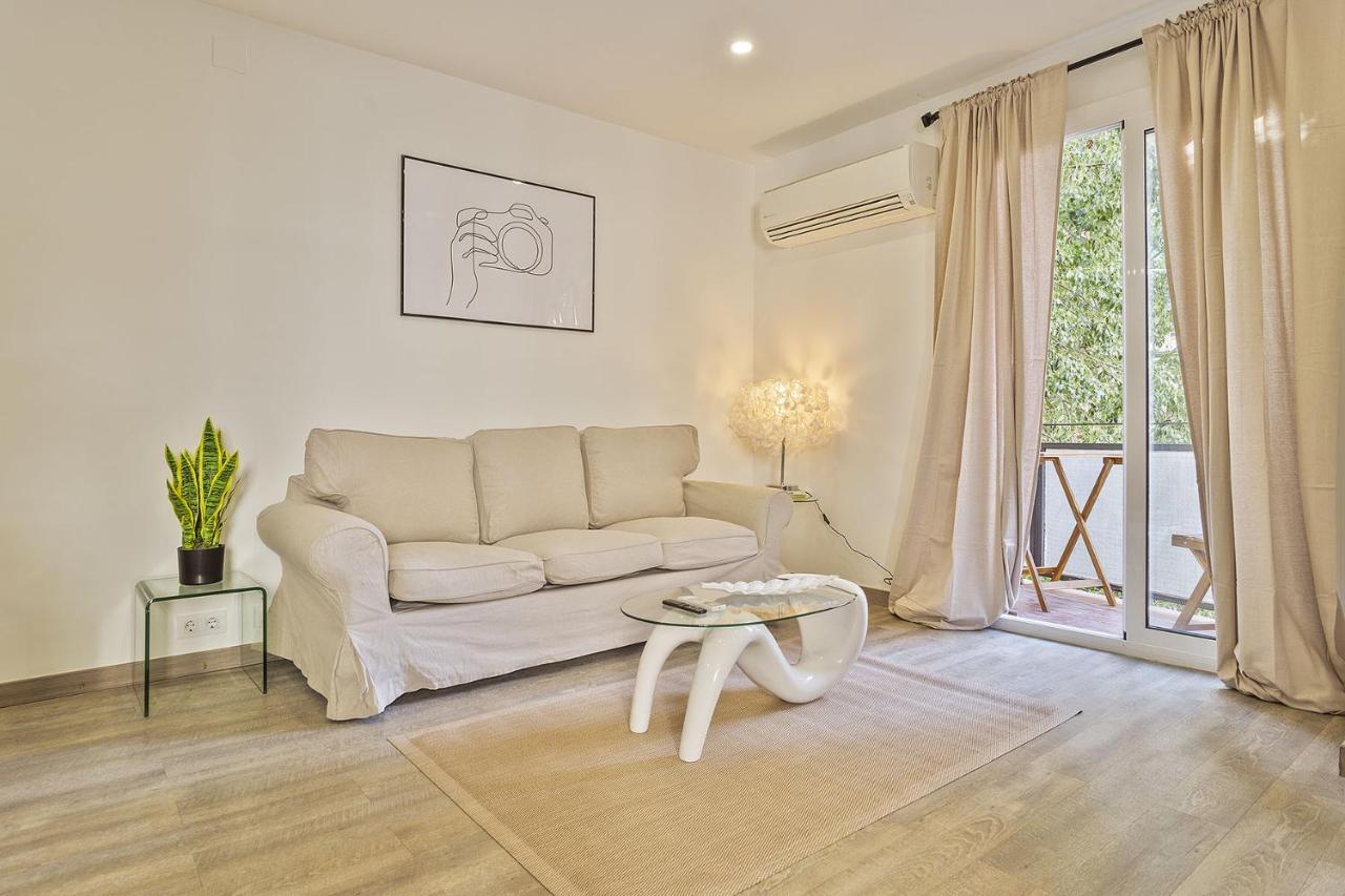 The White Flats Les Corts Apartment *
