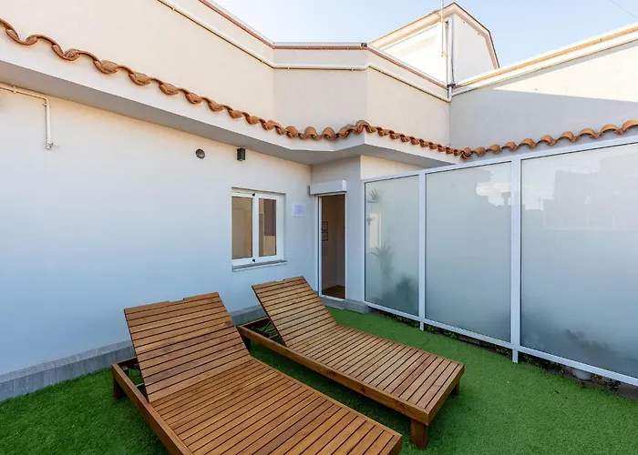 The White Flats Les Corts